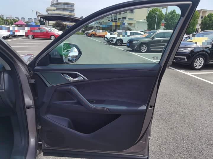 Фото 26 - Roewe D5X DMH