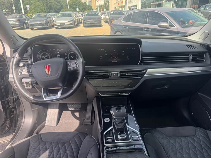 Фото 12 - Hongqi HS5