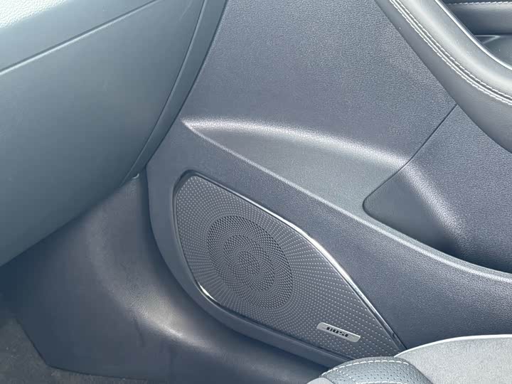 Фото 15 - Hongqi HS5