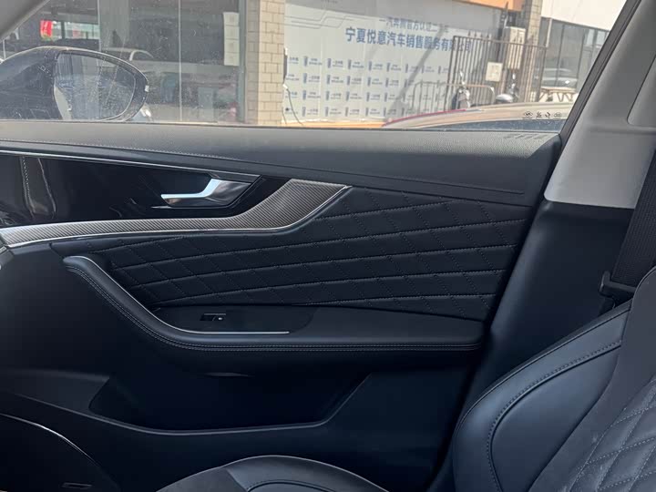 Фото 13 - Hongqi HS5