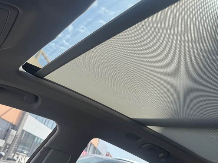 Фото 14 - Hongqi HS5