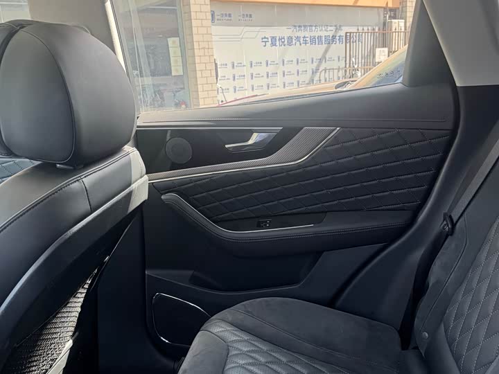 Фото 15 - Hongqi HS5