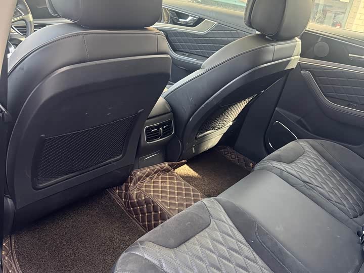 Фото 16 - Hongqi HS5