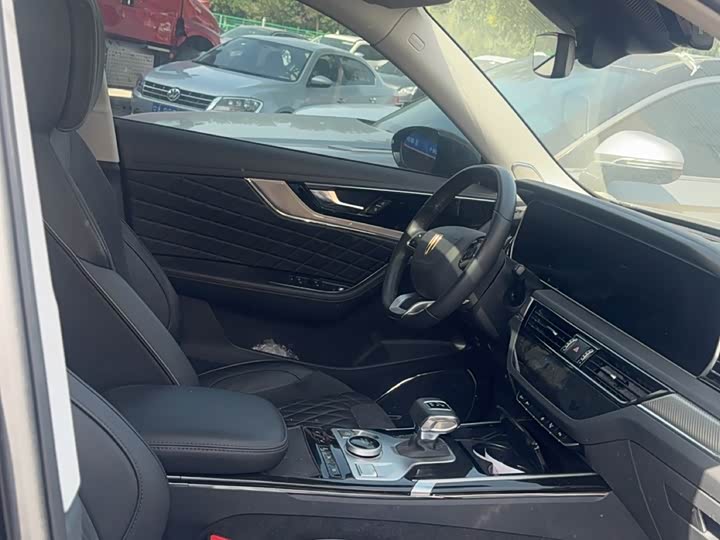 Фото 17 - Hongqi HS5