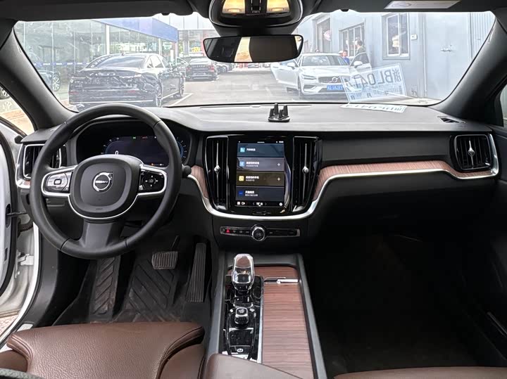 Фото 11 - Volvo S60