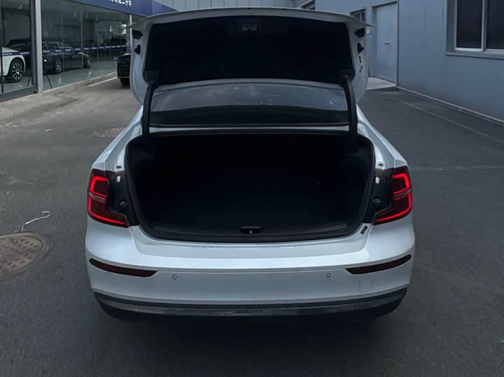 Фото 12 - Volvo S60