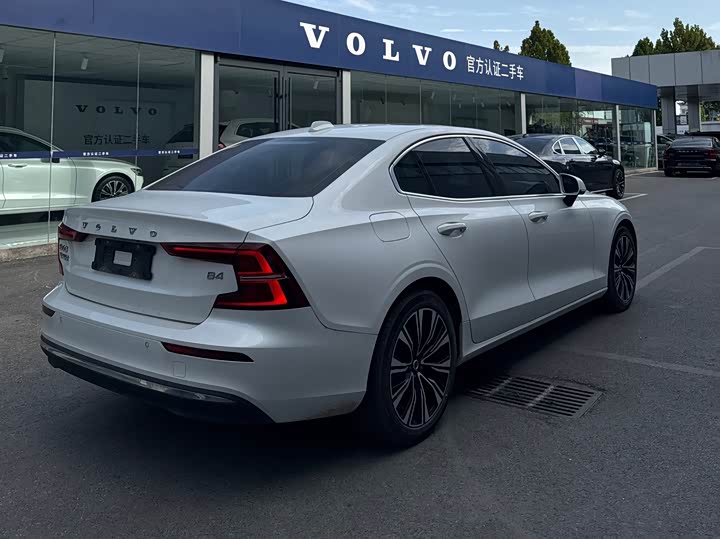 Фото 4 - Volvo S60