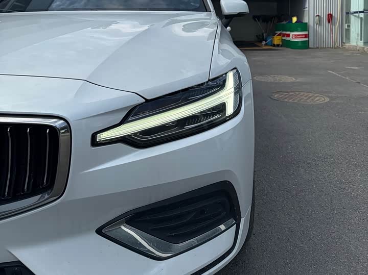 Фото 7 - Volvo S60