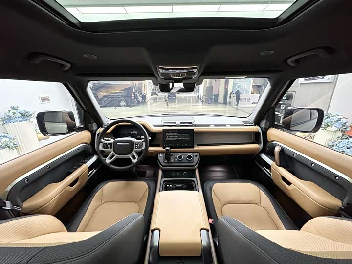 Фото 10 - Land Rover Defender