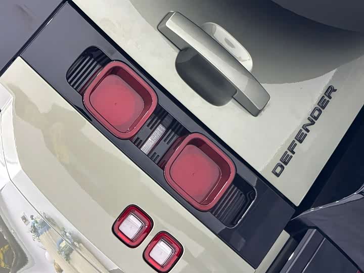 Фото 20 - Land Rover Defender