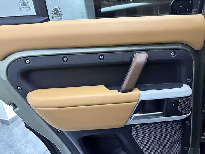 Фото 24 - Land Rover Defender