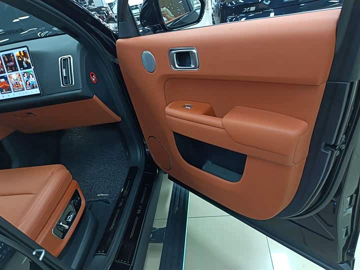 Фото 26 - LiXiang L9