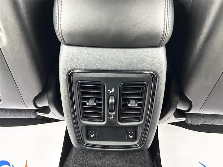 Фото 10 - Jeep Grand Cherokee