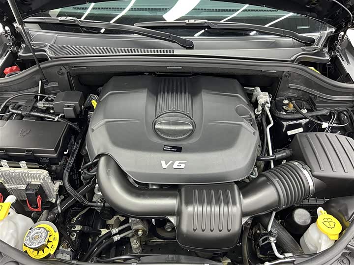 Фото 18 - Jeep Grand Cherokee