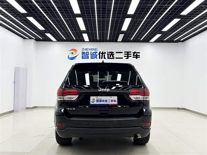 Фото 4 - Jeep Grand Cherokee