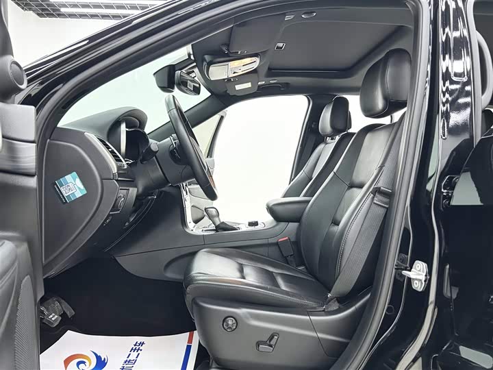 Фото 5 - Jeep Grand Cherokee