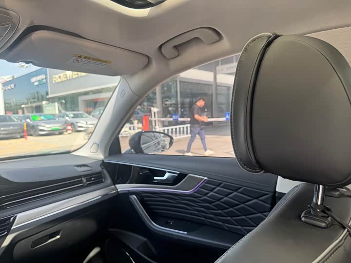 Фото 12 - Hongqi HS5