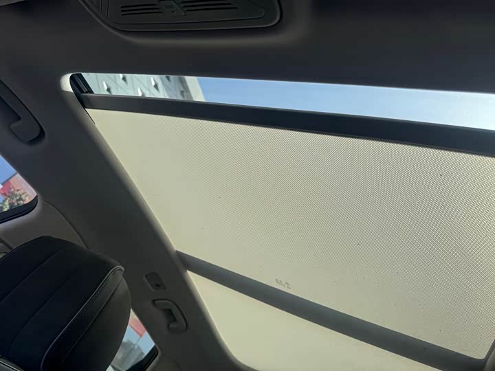 Фото 16 - Hongqi HS5