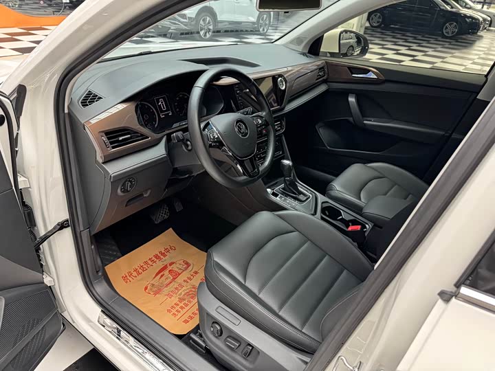 Фото 10 - Volkswagen Tharu