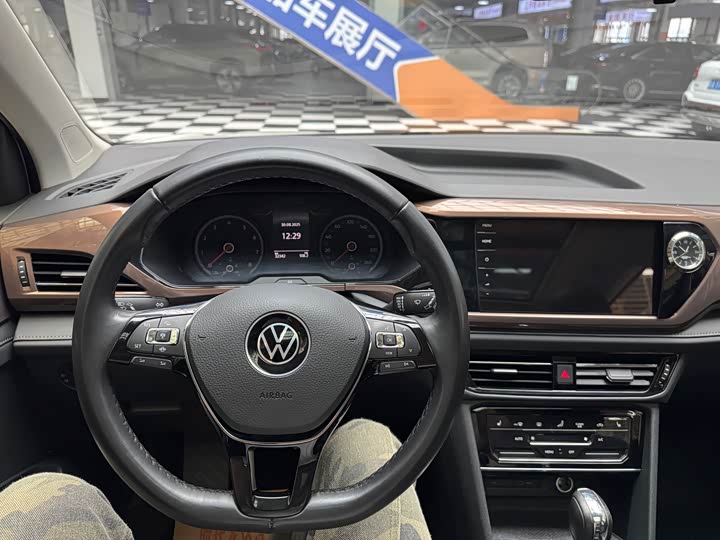 Фото 11 - Volkswagen Tharu