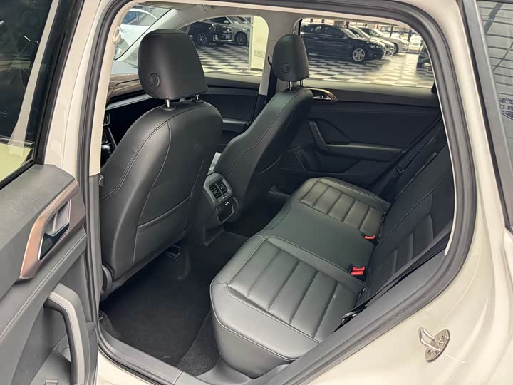 Фото 14 - Volkswagen Tharu