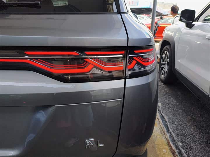 Фото 8 - BYD Song L DM-i Hybrid