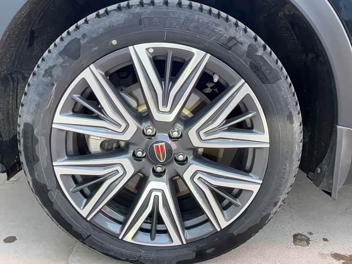 Фото 12 - Hongqi HS5