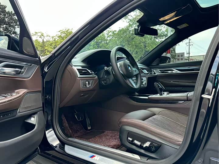 Фото 4 - BMW 7 Series