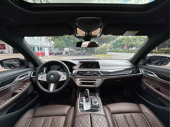 Фото 6 - BMW 7 Series