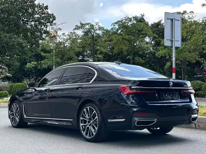 Фото 9 - BMW 7 Series