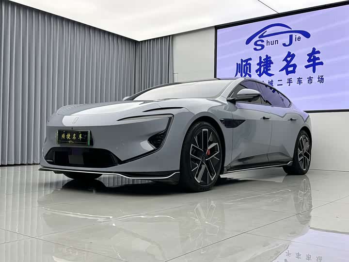 Фото 2 - Avatr 12