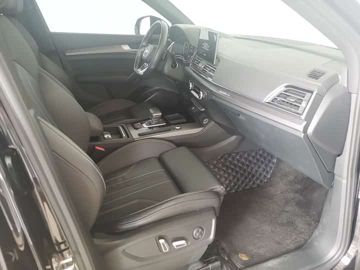 Фото 10 - Audi Q5L