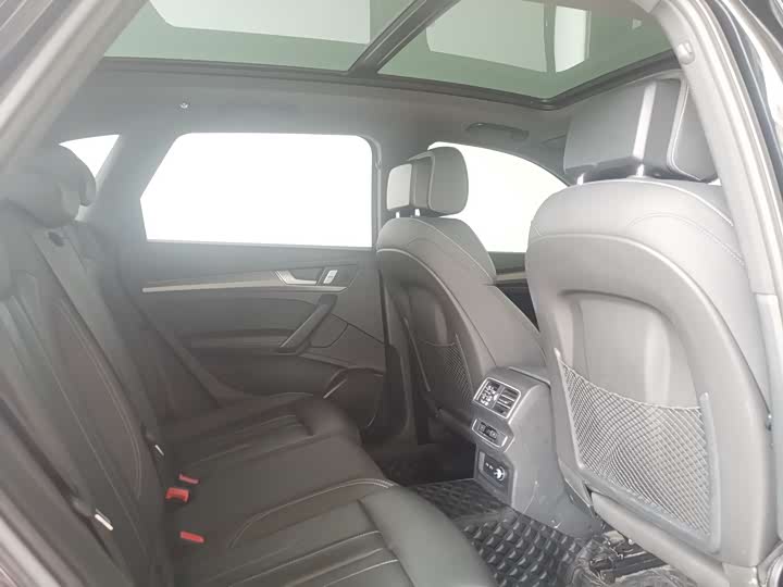 Фото 11 - Audi Q5L