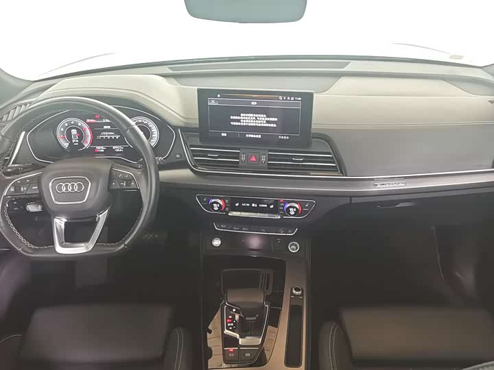 Фото 12 - Audi Q5L
