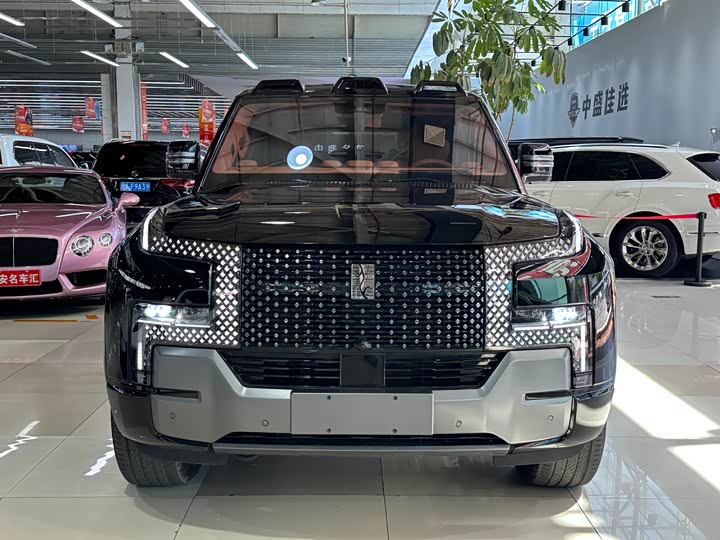 Фото 2 - BYD Yangwang U8