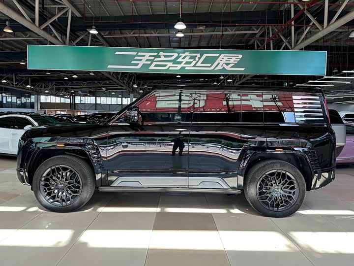 Фото 3 - BYD Yangwang U8