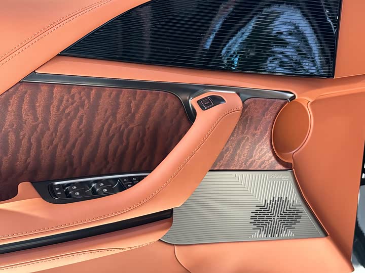 Фото 7 - BYD Yangwang U8