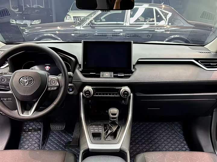 Фото 10 - Toyota RAV4