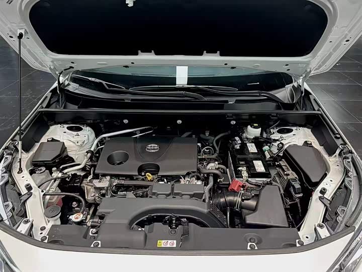 Фото 19 - Toyota RAV4