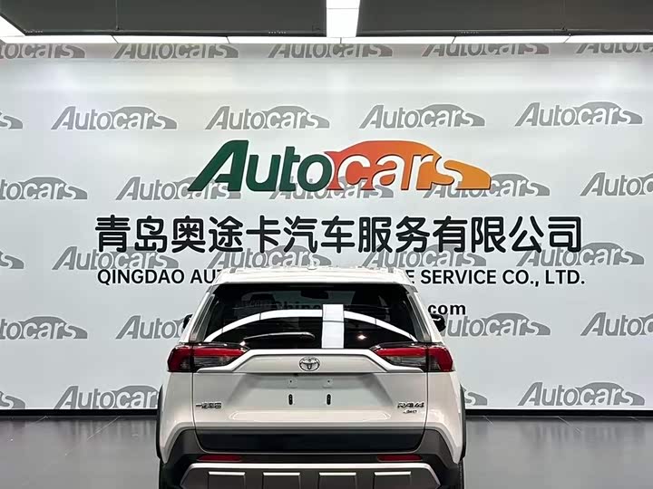 Фото 4 - Toyota RAV4