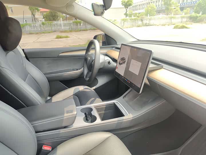 Фото 10 - Tesla Model Y