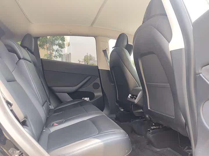 Фото 12 - Tesla Model Y