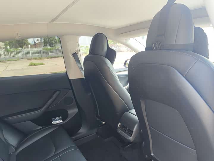 Фото 13 - Tesla Model Y