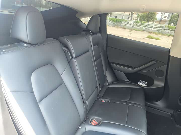 Фото 14 - Tesla Model Y