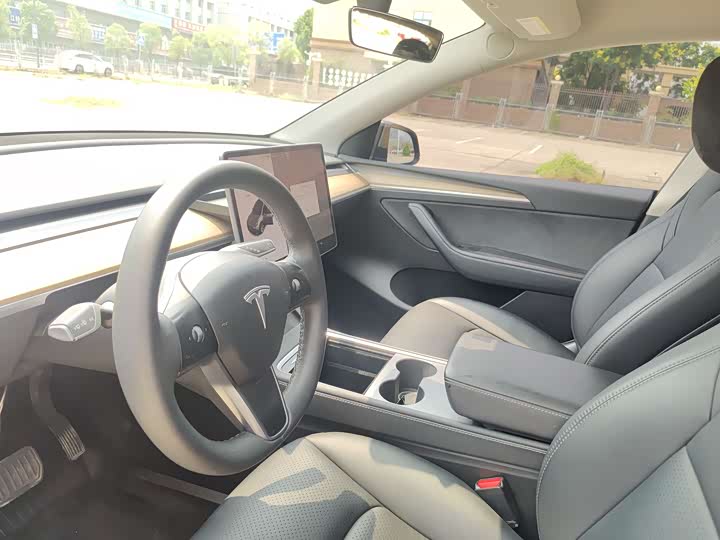 Фото 18 - Tesla Model Y