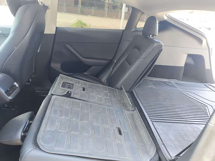 Фото 24 - Tesla Model Y