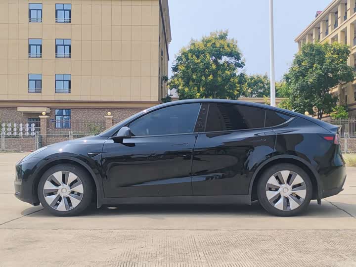 Фото 7 - Tesla Model Y