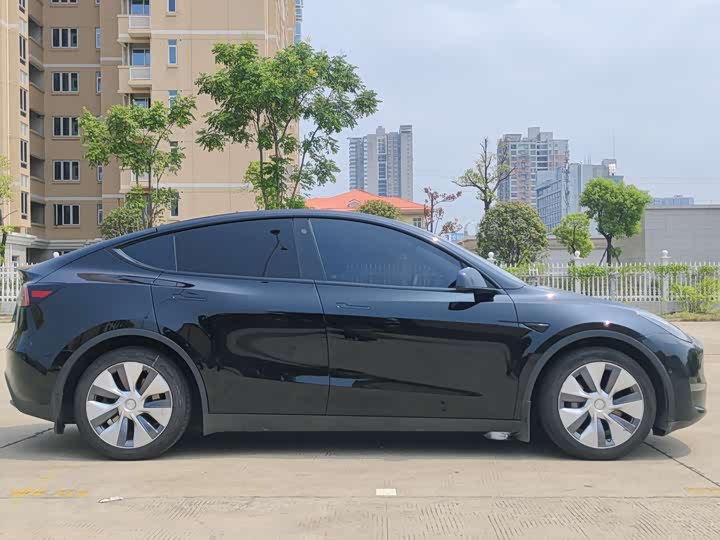 Фото 8 - Tesla Model Y