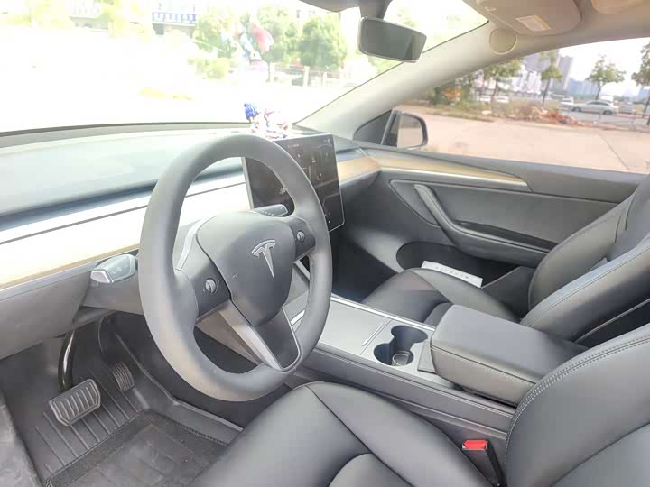 Фото 13 - Tesla Model Y