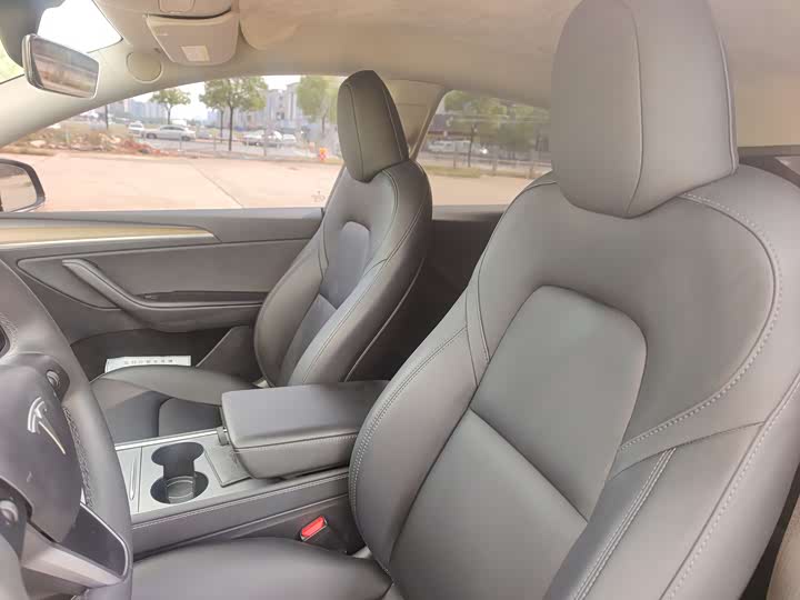 Фото 14 - Tesla Model Y